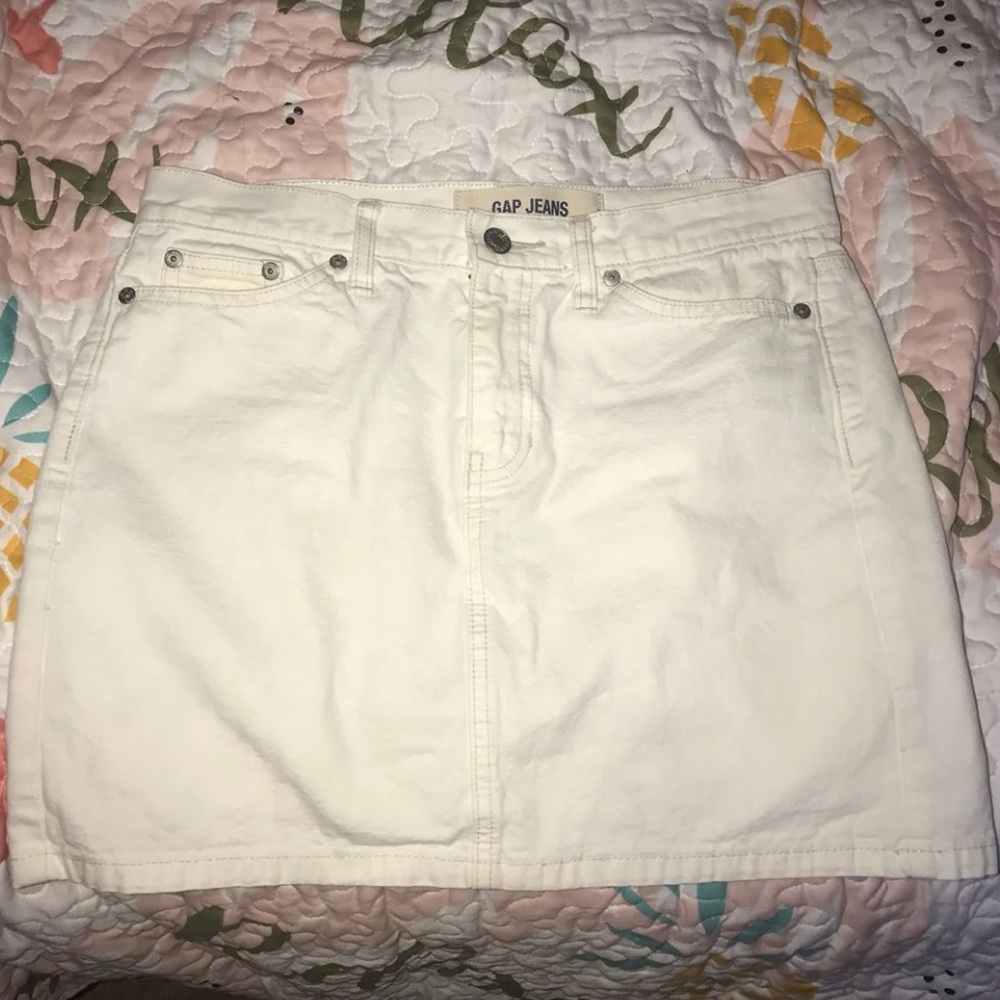 Great condition, Gap white skirt